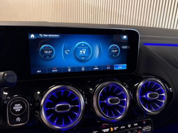 Mercedes-Benz GLA 250 4-Matic AMG STYLING-PANORAMA-MEMORY-DISTRONIC-HEAD UP-ZEER CO