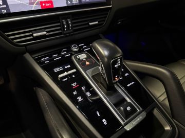 Porsche Cayenne 3.0 E-Hybrid SPORT DESIGN-PANO-SPORT CHRONO-14 VOUDIG-VIERWIELBES