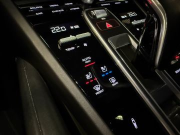Porsche Cayenne 3.0 E-Hybrid SPORT DESIGN-PANO-SPORT CHRONO-14 VOUDIG-VIERWIELBES