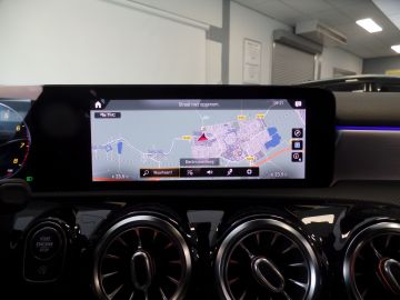 Mercedes-Benz A-Klasse sedan 180 automaat, Business Solution AMG pakket, Navigatie, Clim