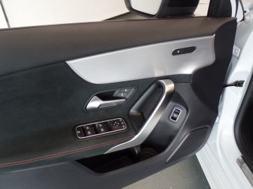 Mercedes-Benz A-Klasse sedan 180 automaat, Business Solution AMG pakket, Navigatie, Clim