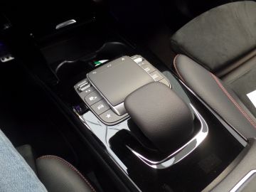 Mercedes-Benz A-Klasse sedan 180 automaat, Business Solution AMG pakket, Navigatie, Clim