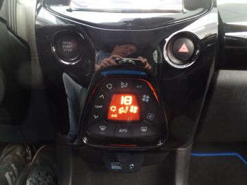 Toyota Aygo 1.0 VVT-i x-first, Clima controle, Elek ramen/spiegels, Key free,