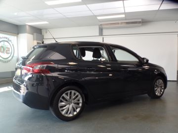 Peugeot 308 1.2 110pk PureTech Blue Lease 5drs, Airco, Navigatie, Cruise cont