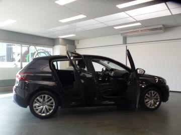 Peugeot 308 1.2 110pk PureTech Blue Lease 5drs, Airco, Navigatie, Cruise cont