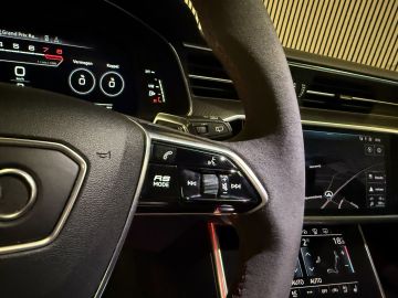 Audi RS6 4.0 TFSI Quattro 600 PK-DYNAMIC PLUS-KERAMISCH-AKRAPOVIC-PANORAMA