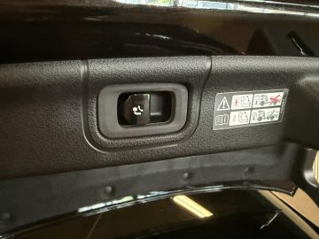 Mercedes-Benz C-Klasse 300 AMG STYLING-BURMESTER-TREKHAAK-NIGHT-SFEERVERLICHTING-MULTISP