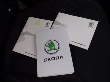 Škoda Kamiq 1.0 TSI Ambition Automaat, Wit metallic!! Airco. Navigatie, Apple