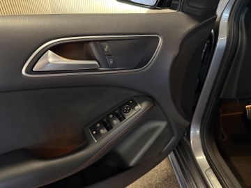 Mercedes-Benz B-Klasse 180 AMG STYLING-PANORAMA-TREKHAAK-NIGHT-ORIG NL-COMPLEET
