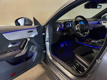 Mercedes-Benz CLA 220 AMG STYLING-CAMERA-TREKHAAK-SFEERVERLICHTING-MULTISPAAKS-BTW