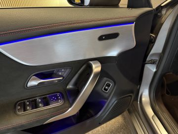 Mercedes-Benz CLA 220 AMG STYLING-CAMERA-TREKHAAK-SFEERVERLICHTING-MULTISPAAKS-BTW