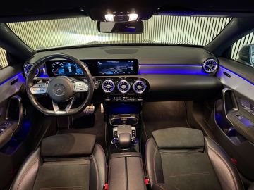 Mercedes-Benz CLA 220 AMG STYLING-CAMERA-TREKHAAK-SFEERVERLICHTING-MULTISPAAKS-BTW