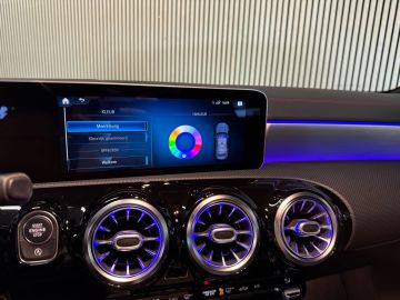 Mercedes-Benz CLA 220 AMG STYLING-CAMERA-TREKHAAK-SFEERVERLICHTING-MULTISPAAKS-BTW