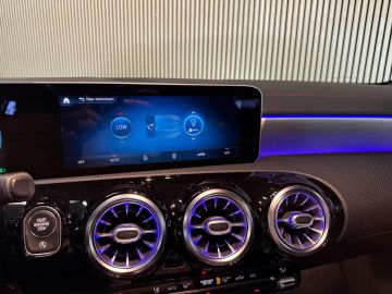 Mercedes-Benz CLA 220 AMG STYLING-CAMERA-TREKHAAK-SFEERVERLICHTING-MULTISPAAKS-BTW