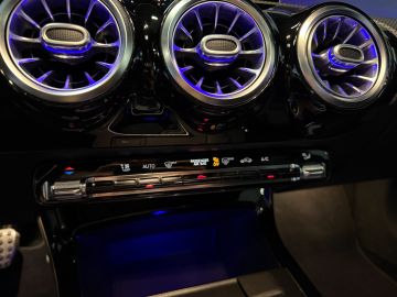 Mercedes-Benz CLA 220 AMG STYLING-CAMERA-TREKHAAK-SFEERVERLICHTING-MULTISPAAKS-BTW
