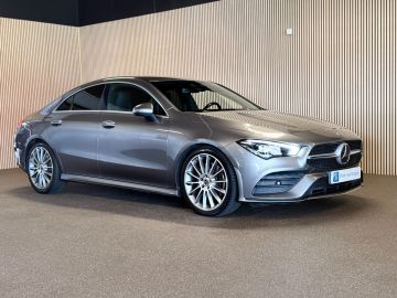 Mercedes-Benz CLA 220 AMG STYLING-CAMERA-TREKHAAK-SFEERVERLICHTING-MULTISPAAKS-BTW