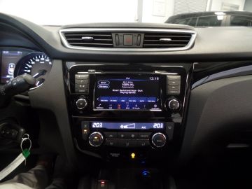 Nissan QASHQAI 1.3 DIG-T Acces Edition Apple Carplay, Clima controle, Cruise con