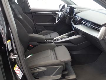 Audi A3 Sportback 30 TFSI Advanced edition Navigatie, Clima controle, Cru