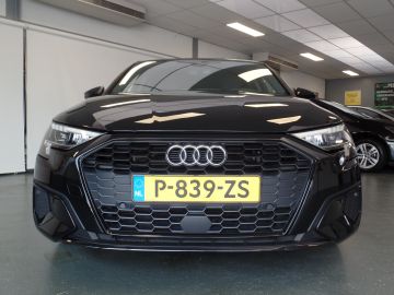 Audi A3 Sportback 30 TFSI Advanced edition Navigatie, Clima controle, Cru