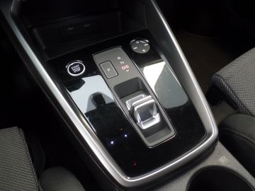 Audi A3 Sportback 30 TFSI Advanced edition Navigatie, Clima controle, Cru