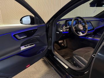 Mercedes-Benz E-Klasse 220D AMG STYLING-PANORAMADAK-NIGHT PAKKET-DISTRONIC-DODEHOEK-COMP