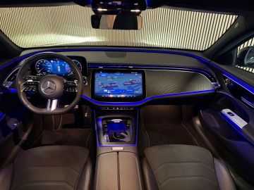 Mercedes-Benz E-Klasse 220D AMG STYLING-PANORAMADAK-NIGHT PAKKET-DISTRONIC-DODEHOEK-COMP