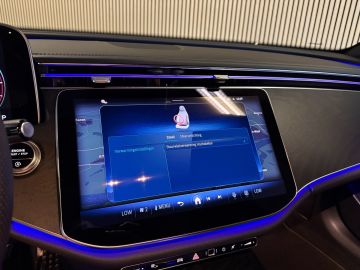 Mercedes-Benz E-Klasse 220D AMG STYLING-PANORAMADAK-NIGHT PAKKET-DISTRONIC-DODEHOEK-COMP