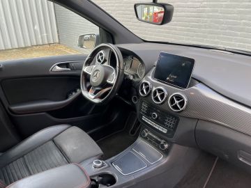 Mercedes-Benz B-Klasse 180 AMG Upgrade Edition - Achteruitrijcamera - Trekhaak etc.