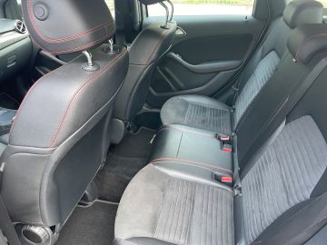 Mercedes-Benz B-Klasse 180 AMG Upgrade Edition - Achteruitrijcamera - Trekhaak etc.