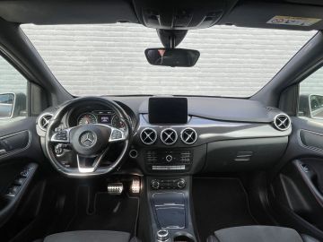 Mercedes-Benz B-Klasse 180 AMG Upgrade Edition - Achteruitrijcamera - Trekhaak etc.