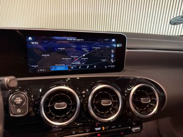 Mercedes-Benz CLA Shooting Brake 220 Progressive-TREKHAAK-WIDESCREEN-CAMERA-ORIG NL