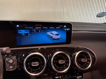 Mercedes-Benz CLA Shooting Brake 220 Progressive-TREKHAAK-WIDESCREEN-CAMERA-ORIG NL