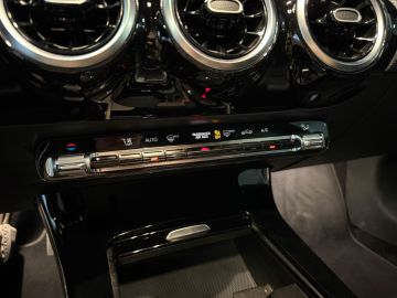 Mercedes-Benz CLA Shooting Brake 220 Progressive-TREKHAAK-WIDESCREEN-CAMERA-ORIG NL
