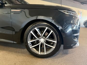 Land Rover Range Rover Sport 3.0 D300 Dynamic SE-PANORAMA-HEAD UP-TREKHAAK-NIEUWPRIJS € 154.00