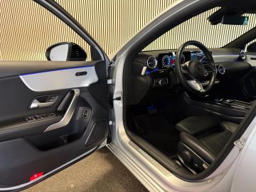 Mercedes-Benz A-Klasse 180 Progressive-NIGHT-PANORAMA-CAMERA-DODEHOEK-KEYLESS-SFEER
