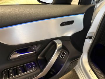 Mercedes-Benz A-Klasse 180 Progressive-NIGHT-PANORAMA-CAMERA-DODEHOEK-KEYLESS-SFEER