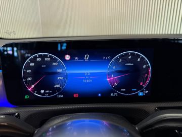 Mercedes-Benz A-Klasse 180 Progressive-NIGHT-PANORAMA-CAMERA-DODEHOEK-KEYLESS-SFEER