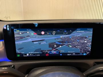 Mercedes-Benz A-Klasse 180 Progressive-NIGHT-PANORAMA-CAMERA-DODEHOEK-KEYLESS-SFEER