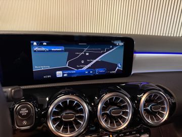 Mercedes-Benz A-Klasse 180 Progressive-NIGHT-PANORAMA-CAMERA-DODEHOEK-KEYLESS-SFEER
