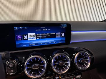Mercedes-Benz A-Klasse 180 Progressive-NIGHT-PANORAMA-CAMERA-DODEHOEK-KEYLESS-SFEER