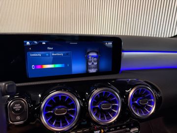 Mercedes-Benz A-Klasse 180 Progressive-NIGHT-PANORAMA-CAMERA-DODEHOEK-KEYLESS-SFEER