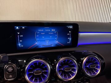 Mercedes-Benz A-Klasse 180 Progressive-NIGHT-PANORAMA-CAMERA-DODEHOEK-KEYLESS-SFEER