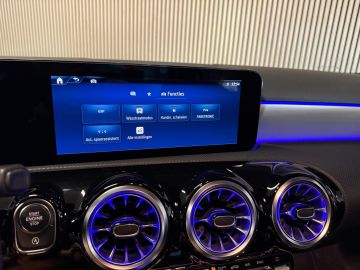 Mercedes-Benz A-Klasse 180 Progressive-NIGHT-PANORAMA-CAMERA-DODEHOEK-KEYLESS-SFEER