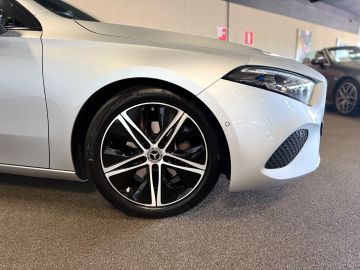 Mercedes-Benz A-Klasse 180 Progressive-NIGHT-PANORAMA-CAMERA-DODEHOEK-KEYLESS-SFEER