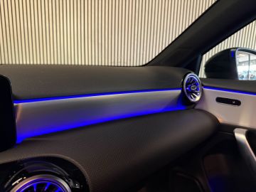 Mercedes-Benz A-Klasse 180 Progressive-NIGHT-PANORAMA-CAMERA-DODEHOEK-KEYLESS-SFEER