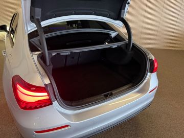 Mercedes-Benz A-Klasse 180 Progressive-NIGHT-PANORAMA-CAMERA-DODEHOEK-KEYLESS-SFEER