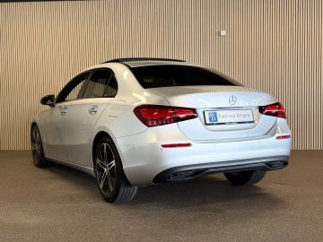 Mercedes-Benz A-Klasse 180 Progressive-NIGHT-PANORAMA-CAMERA-DODEHOEK-KEYLESS-SFEER