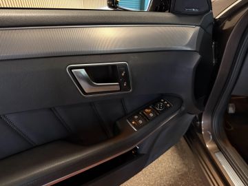 Mercedes-Benz E-Klasse 400 4-Matic Avantgarde-SCHUIFDAK-DISCTRONIC-SOUND-COMAND-360 CAME