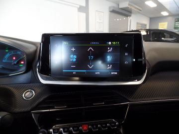 Peugeot E-2008 EV Active Pack 50 kWh 136pk, SOH, 92%, Apple Carplay, Clima contr