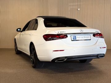 Mercedes-Benz E-Klasse 300e 4 Matic Avantgarde-PANORAMA-NIGHT-WIDESCREEN-CAMERA-SPOORPAK